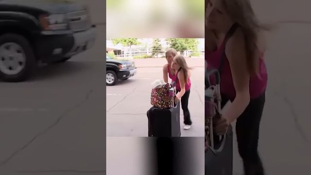 Две головы в одном теле. Но ниже пояса все общее смотреть онлайн