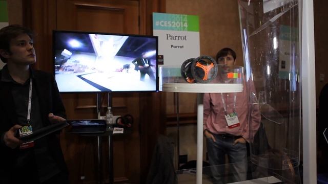 New Parrot Robots Jump and Fly at CES 2014 смотреть онлайн