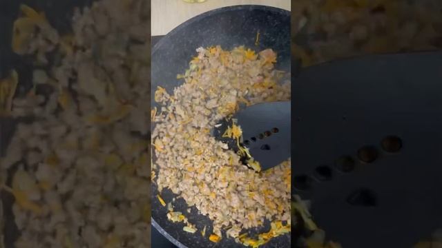 Сочная и вкусная перловка с говяжьим фаршем и овощами! смотреть онлайн
