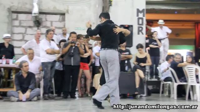 BRUNO TOMBARI Y CORINA HERRERA en La Milonga del Moran 03/03 (Milonga) смотреть онлайн
