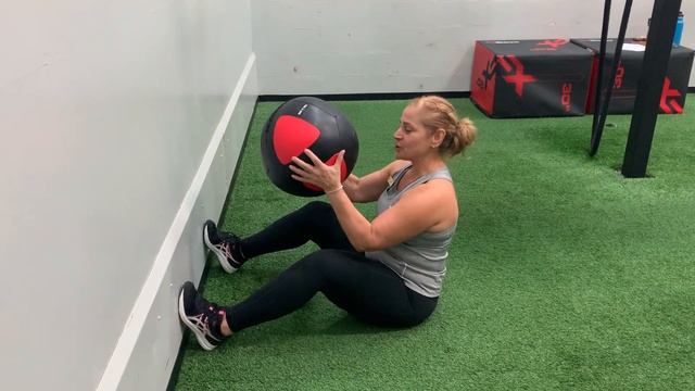 Week 3 Challenge: Med ball toss wall sit-up смотреть онлайн