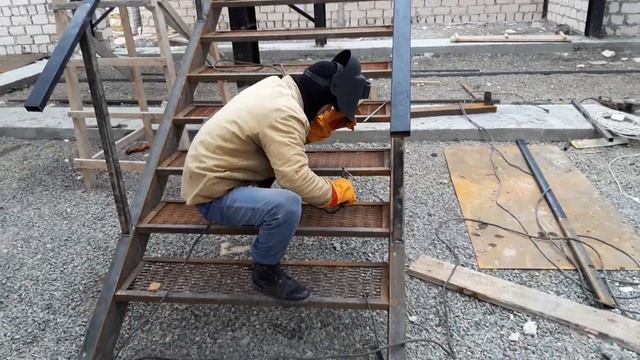 Акбар сварщик из Худжанда