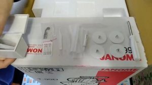 Оверлок Janome T-99D. Распаковка и комплектация