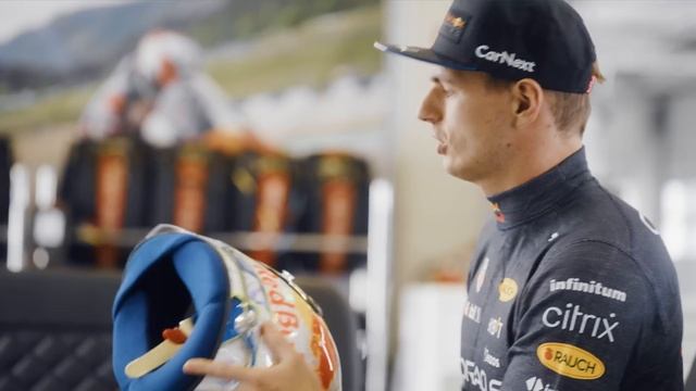 Max Verstappen's Helmet for the 2022 Austrian Grand Prix смотреть онлайн