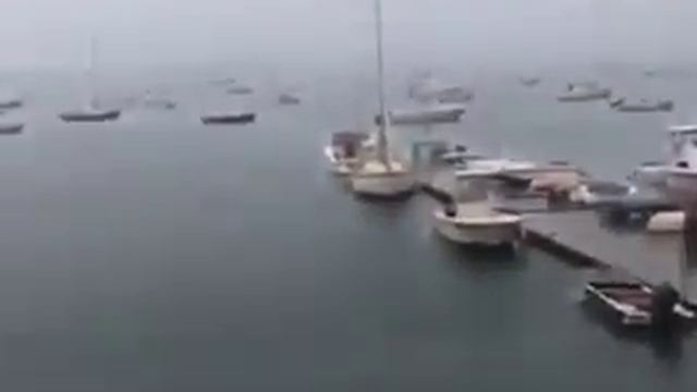 В США сняли на видео мощный удар молнии по яхте смотреть онлайн