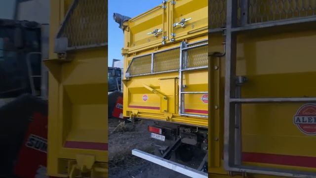 Самосвал зерновоз Dongfeng DFH 3330 на погрузке семечки смотреть онлайн