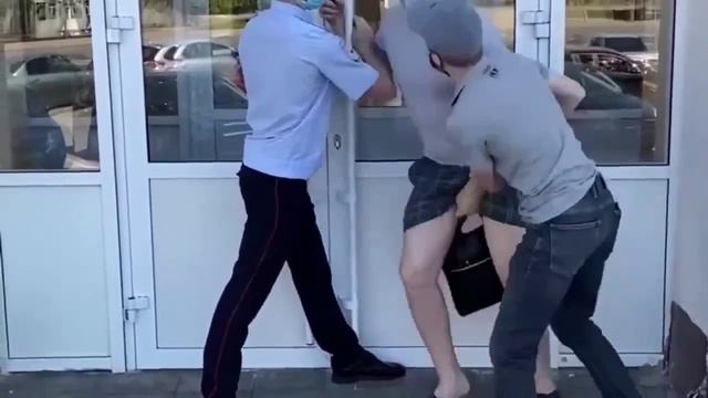 Полиция в Липецке не даёт сдать подписи кандидату в депутаты смотреть онлайн