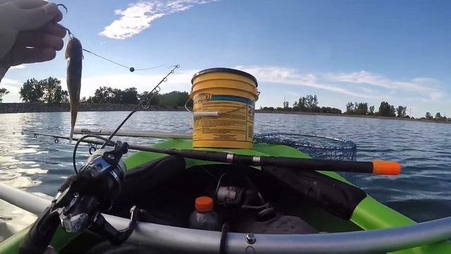 Kayak Fishing with Ice Fishing Rods- Master Angler Crappie! смотреть онлайн