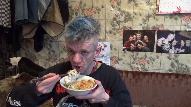 обжор биточки салат и макароны