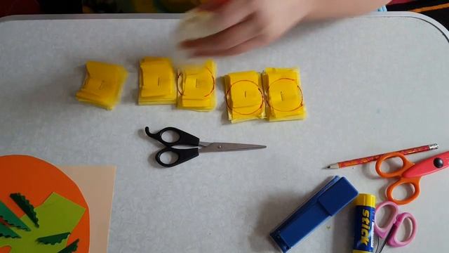 Ладошка с цветами Аппликация из цветной бумаги