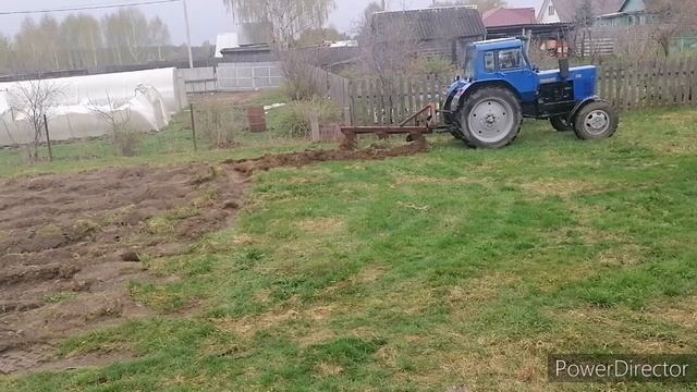 Первые метры пахоты на МТЗ-82 смотреть онлайн