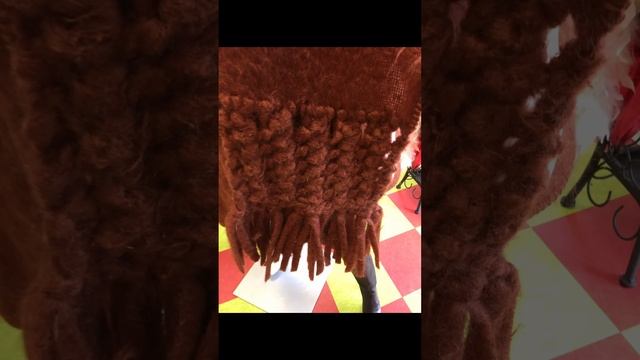 Просто интересное пальто без рукавов от @AlbertaFeretti смотреть онлайн