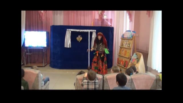 Интерактивный спектакль "По сцене бабочка порхала" смотреть онлайн