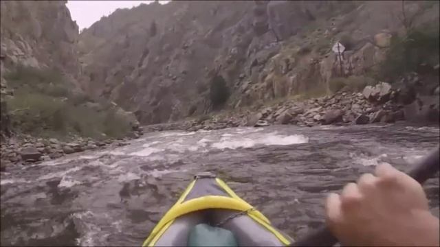 Intex Explorer K2 Inflatable Kayak vs Class IV Rapids (Poudre River, Colorado) смотреть онлайн