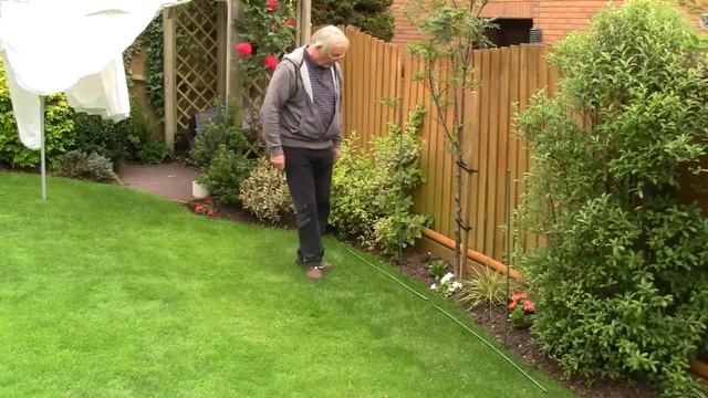 How to use Gardena Hand Fertiliser Spreader - no more drop spreading смотреть онлайн