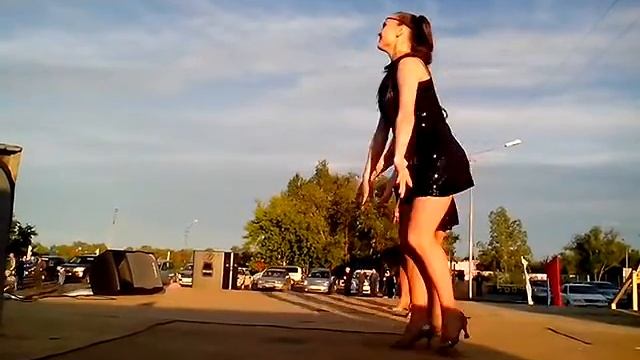 Танец девушек-полицейских из Культурного Центра на сельском празднике смотреть онлайн