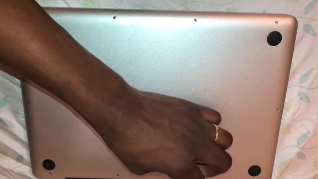 How to clean your Ram memory on MacBook Pro(MacBook Pro beeping sounds)quick tips смотреть онлайн