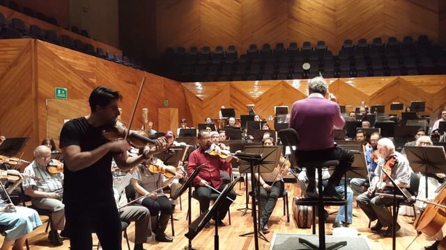 Ravel ''Tzigane'' Francesco Toro :violin direttore: Enrique Batiz OSEM Orchestra смотреть онлайн