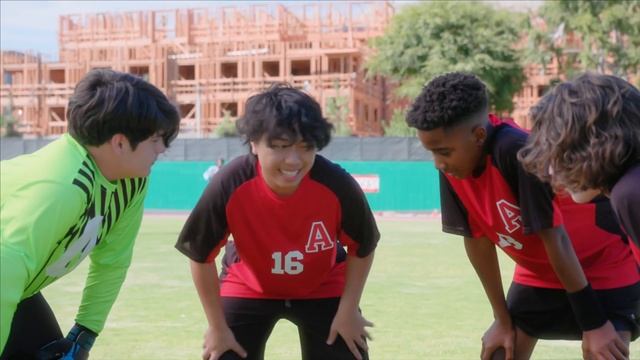 CHICKEN GIRLS | Season 9 | Ep. 7: “The Big Game” смотреть онлайн