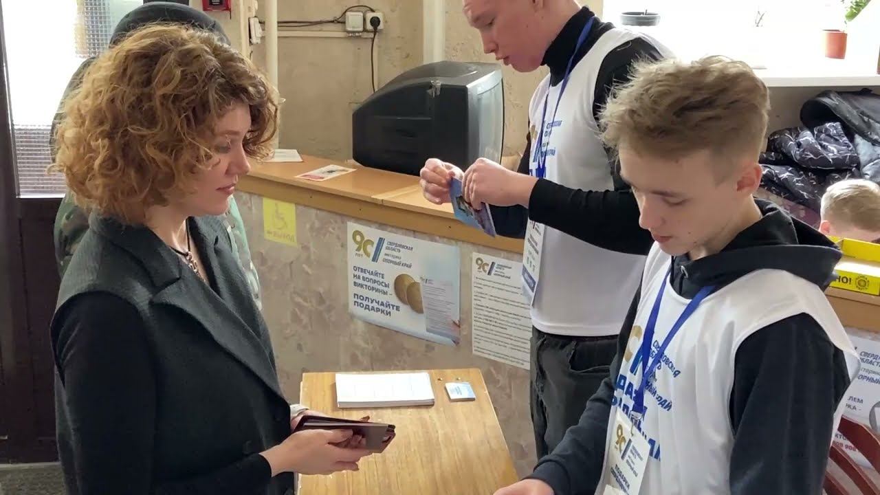 Юные свердловчане получат медали «90 лет Свердловской области» смотреть онлайн