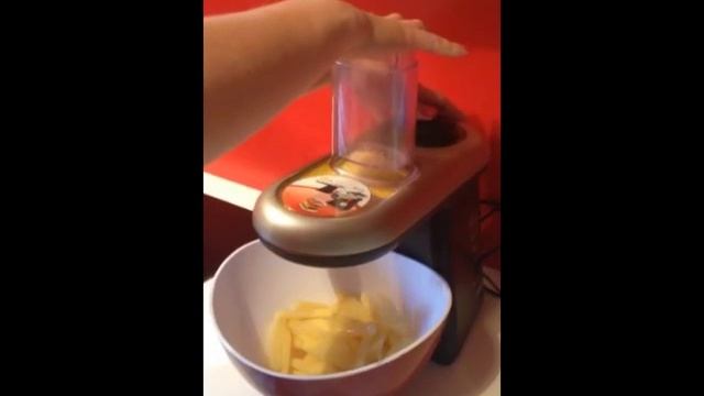 Découper en frites avec le Fresk Express Cubes&Sticks de chez Moulinex смотреть онлайн