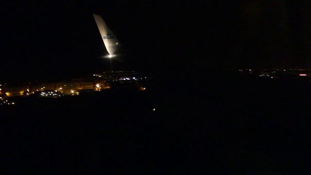 KLM Boeing 737-800 Night Landing Lisboa Airport смотреть онлайн