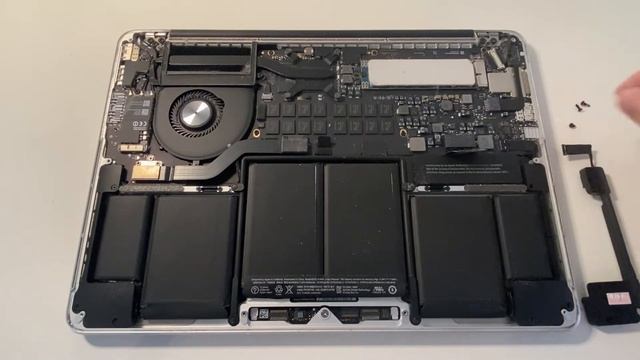 MacBook Pro 13 inch Late 2013 - Speaker Replacement смотреть онлайн