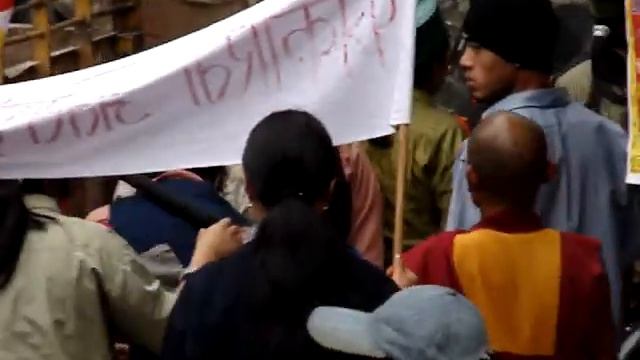 Stop Killing In Tibet! Протест тибетцев.