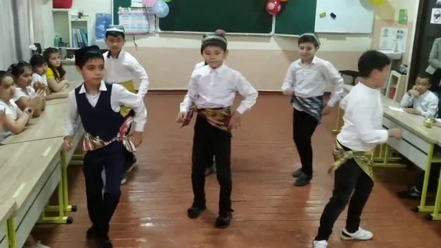 Андижанская полька в исполнении мальчиков смотреть онлайн