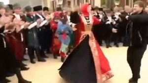 Рамзан Кадыров танцует лезгинку с Аминой