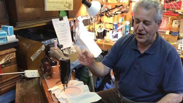Alex Askaroff Presents the beginner's guide to free motion on a Singer. смотреть онлайн
