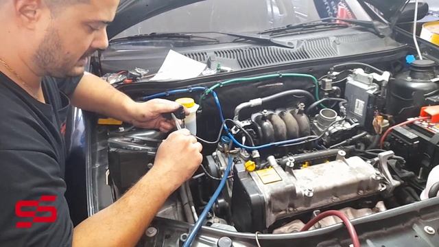 INSTALAÇÃO KIT AR CONDICIONADO FIAT PALIO, CLIENTE VIU VIDEO ANTERIOR E NOS TROUXE O DELE P INSTALA смотреть онлайн