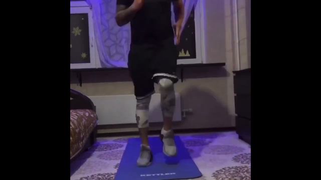 Скучно? Займитесь спортом. Анатолий Цой показывает супер сет💪👍 смотреть онлайн