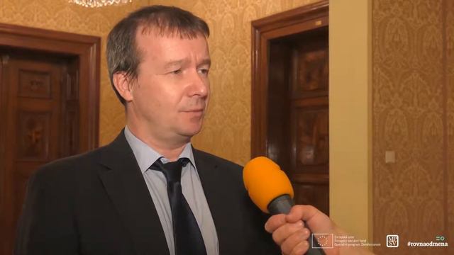 Rozhovor – Petr Honzejk, novinář a komentátor Hospodářských novin смотреть онлайн