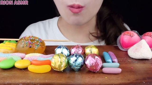【ASMR】POPPING CHOCOLATE,FRUITS JELLY,PEACH GUMMY,COLORFUL CHOCOLATE MUKBANG 먹방 EATING SOUNDS смотреть онлайн