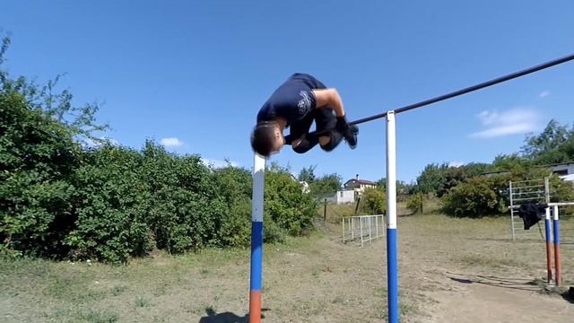Легкие и красивые элементы на турнике. Воркаут элементы.. смотреть онлайн