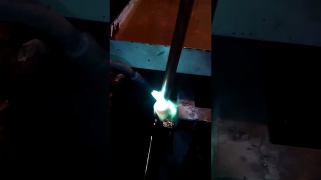 Безфлюсово спояване на медна тръба към стоманена втулка с месинг смотреть онлайн