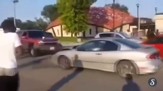 Сбил четырех женщин! Слабонервным не смотреть!! смотреть онлайн