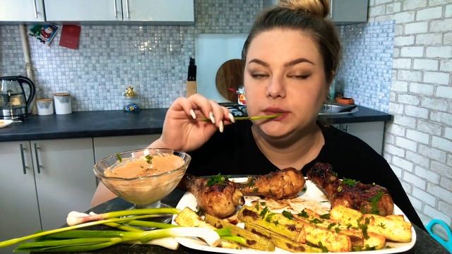 МУКБАНГ ! Куриные ножки, кабачок! MUKBANG COOKING смотреть онлайн