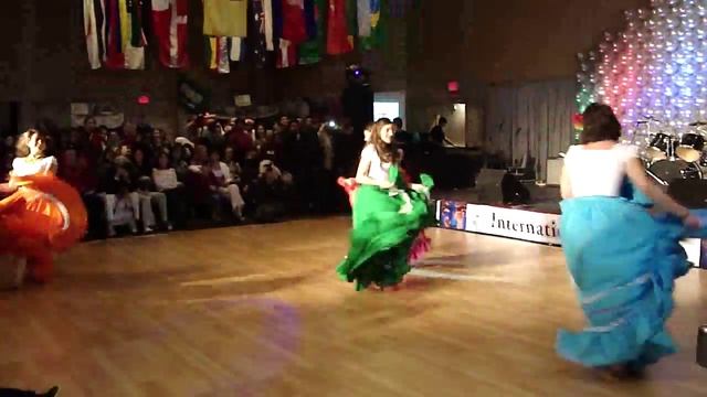 2010 TRU International days--Colombian Dance смотреть онлайн
