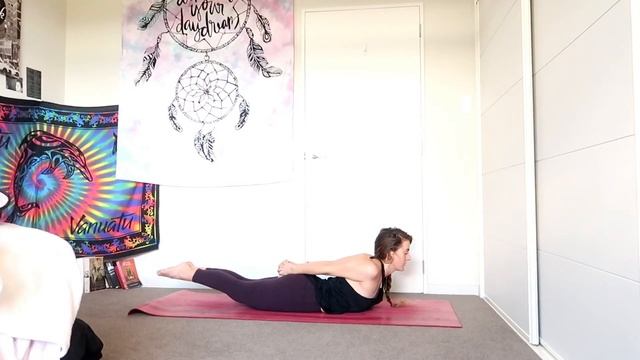 FULL BODY YOGA CLASS//BEGINNER-INTERMEDIATE LEVEL смотреть онлайн