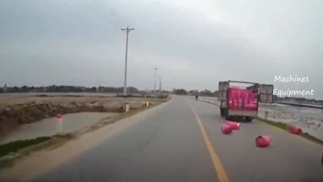10 TOTAL IDIOTS AT WORK! Dangerous Fastest Truck & Heavy Machines Operator Fails Driving Skill #18 смотреть онлайн