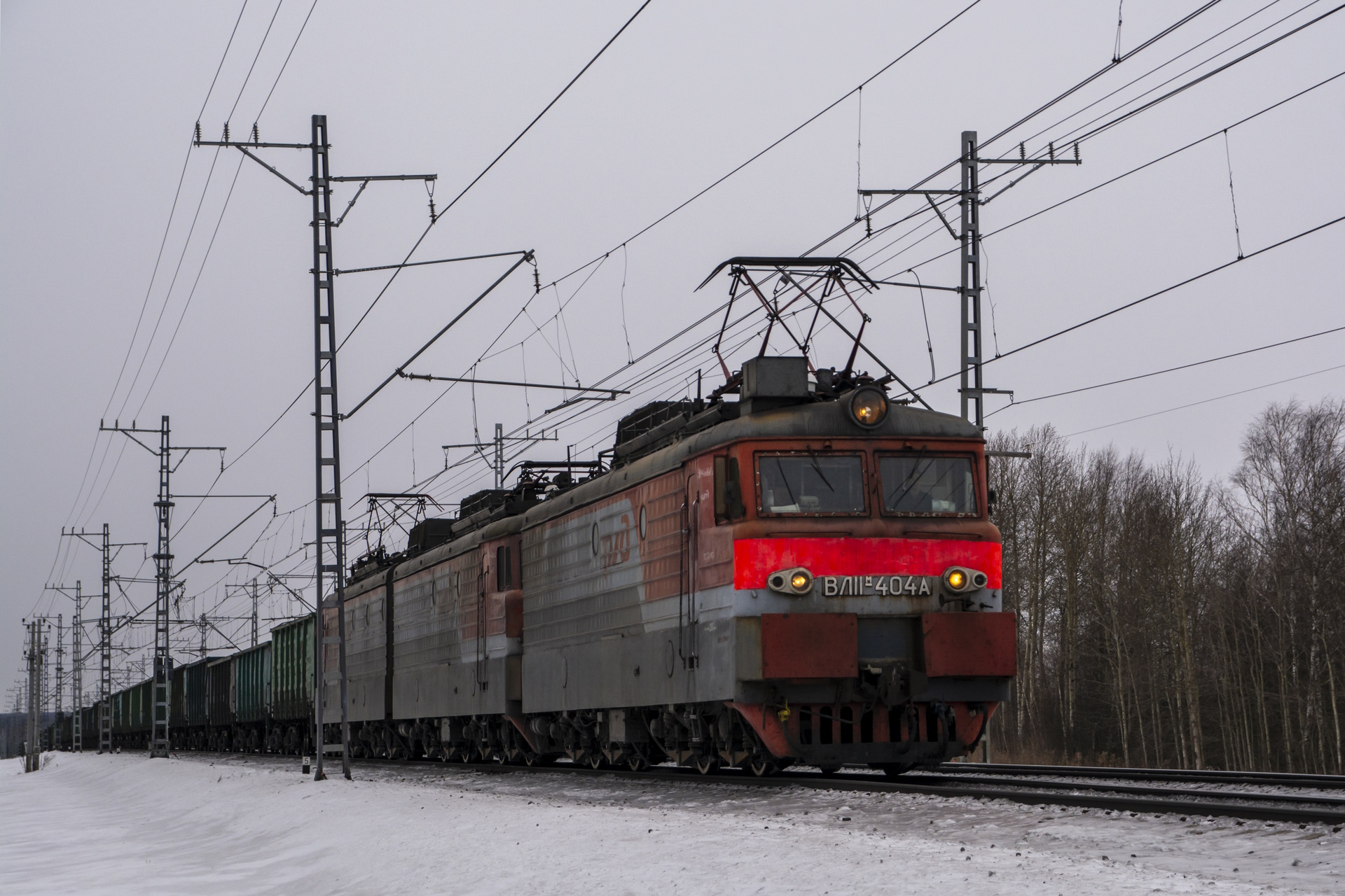 Железная дорога. Электровоз ВЛ11М-404А/406 с грузовым поездом. смотреть онлайн