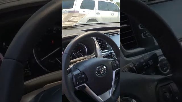 2019 Toyota Highlander XLE for Lauren B. смотреть онлайн
