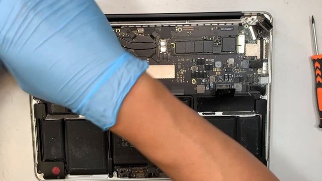 Macbook A1502 Cracked Screen Replacement 2014 2015 смотреть онлайн