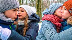 ДЕВОЧКИ ЦЕЛУЮТ МАЛЬЧИКОВ!! (Крутые детки) Cool Kids