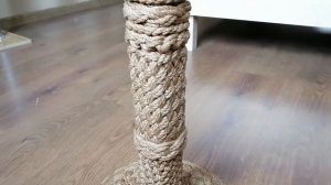 Когтеточка с морскими узлами из джутового каната.