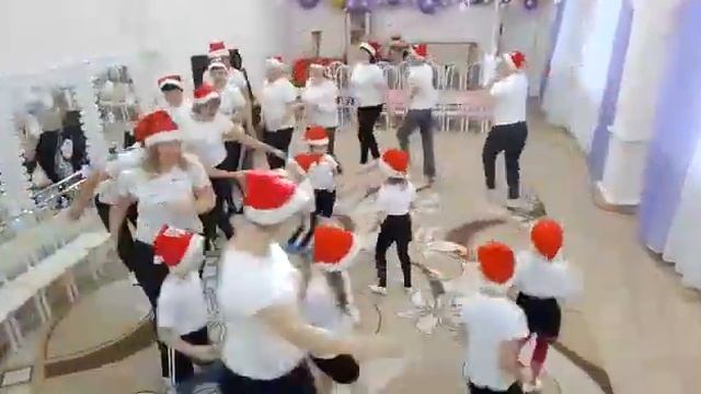 Утренняя зарядка с родителями «Все спортом занимаются» смотреть онлайн