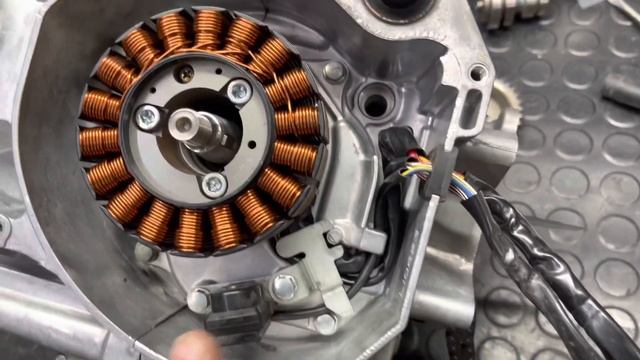 Подняли с колен Honda Crea Scoopy. Капитальный ремонт двигателя Af54 смотреть онлайн