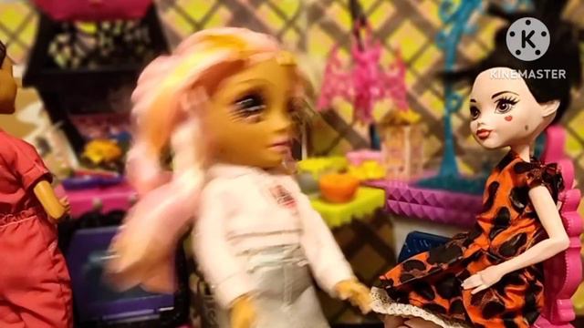 MONSTER HIGH MEAN GIRLS Vs. The New Girls who TALK TOO MUCH?? смотреть онлайн